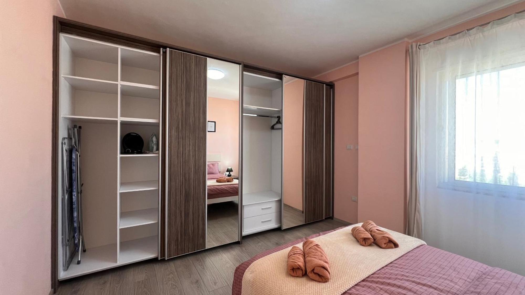 Lirin Apartment Durrës Exteriör bild